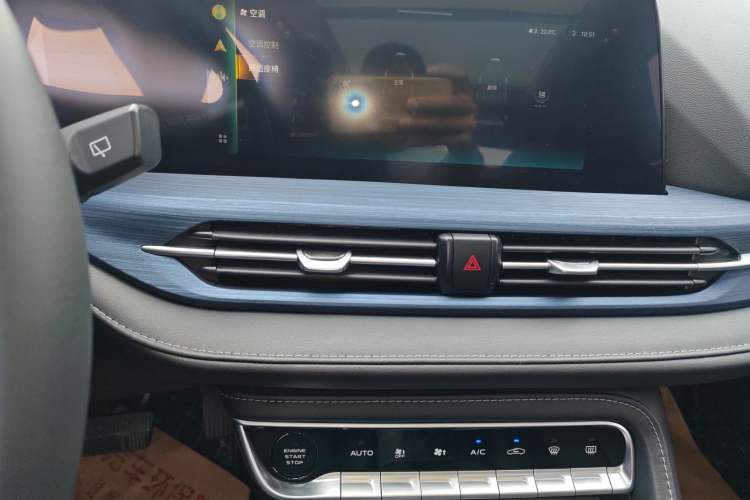 Used CHANGAN CS55 Electric Version 2020 Ultra-Long Range Luxury Edition Audio And AC Panel