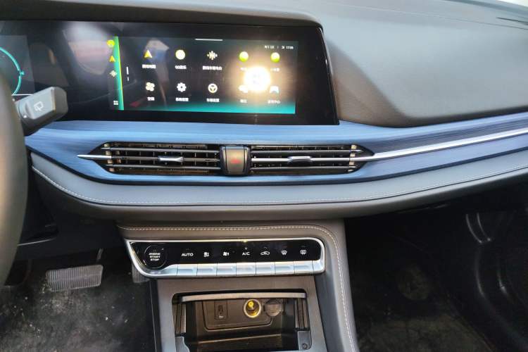 Used CHANGAN CS55 Electric Version 2020 Standard Range Smart Enjoyment Version Audio And AC Panel