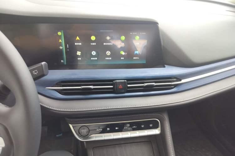 Used CHANGAN CS55 Electric Version 2020 Ultra-Long Range Luxury Edition Audio And AC Panel