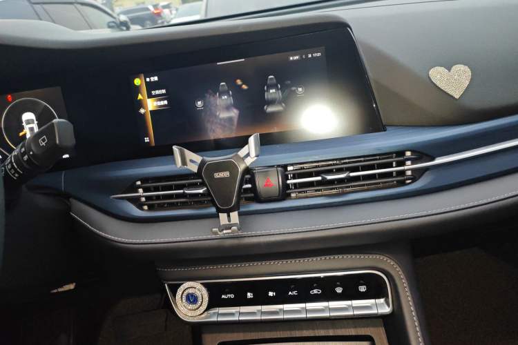 Used CHANGAN CS55 Electric Version 2020 Ultra-Long Range Smart Enjoyment Edition Audio And AC Panel