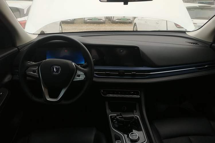 Used CHANGAN CS55 Electric Version 2020 Standard Range Smart Enjoyment Version Center Console