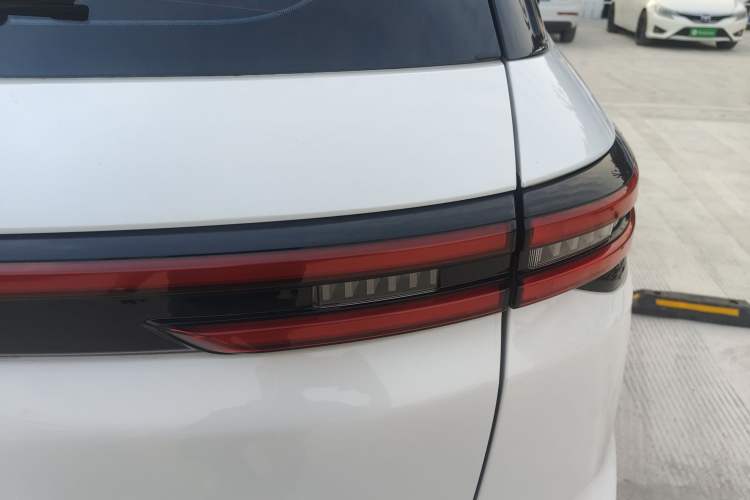 Used CHANGAN CS55 Electric Version 2020 Ultra-Long Range Smart Enjoyment Edition Right Rear Taillight