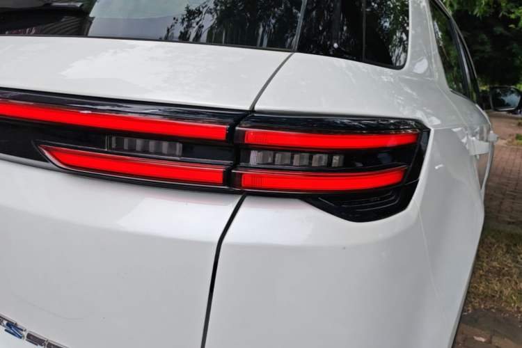 Used CHANGAN CS55 Electric Version 2020 Ultra-Long Range Smart Enjoyment Edition Right Rear Taillight