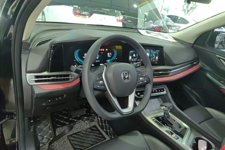 Used CHANGAN CS55PLUS 2020 1.5T Automatic Colorful Model Center Console