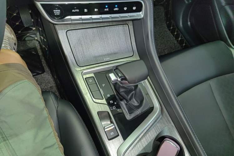 Used CHANGAN CS55PLUS 2020 1.5T Automatic Colorful Model Gear Lever
