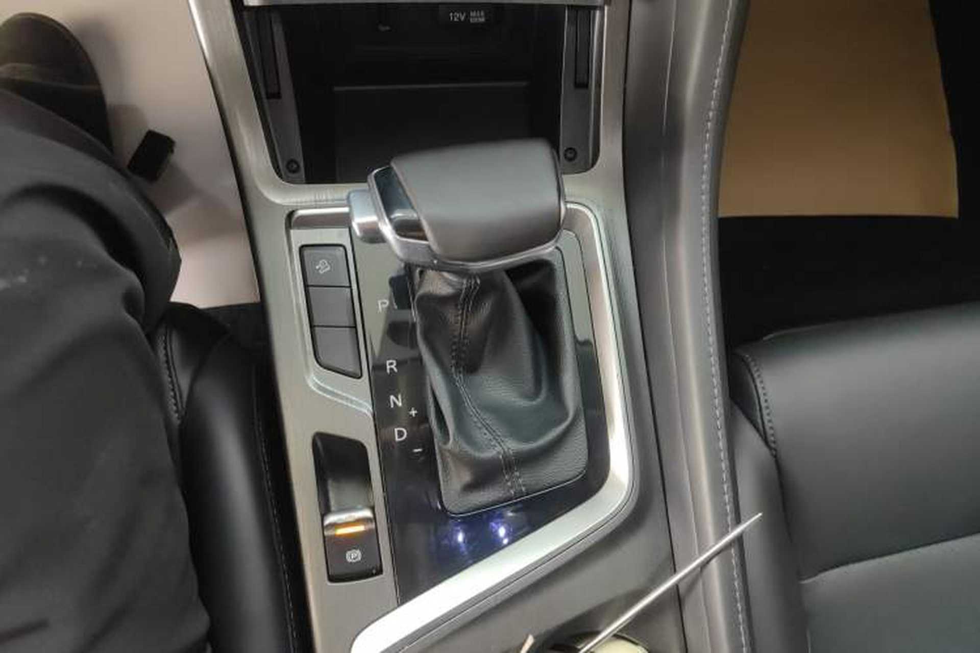 Used CHANGAN CS55PLUS 2020 1.5T Automatic Colorful Model Gear Lever
