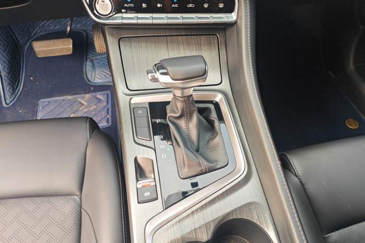 Used CHANGAN CS55PLUS 2020 1.5T Automatic Colorful Model Gear Lever