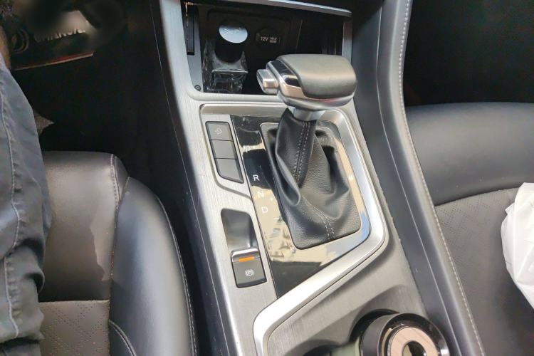 Used CHANGAN CS55PLUS 2020 1.5T Automatic Colorful Model Gear Lever