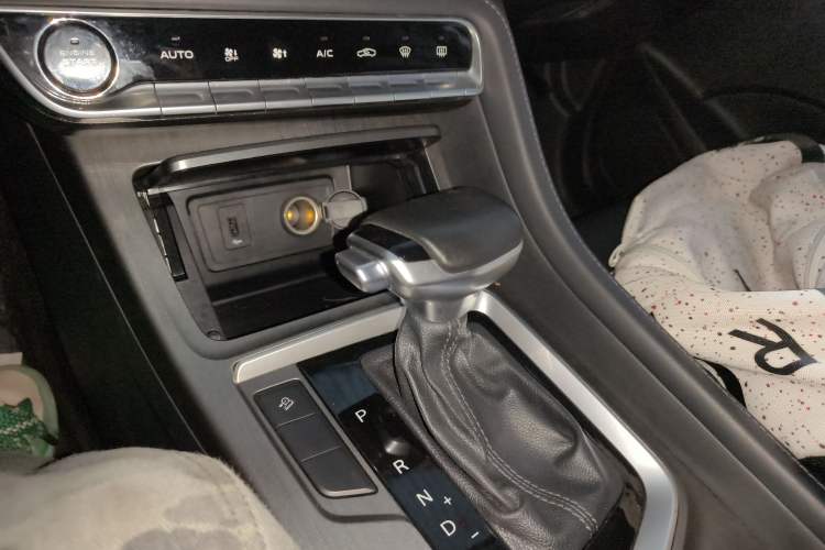 Used CHANGAN CS55PLUS 2020 1.5T Automatic Colorful Model Gear Lever