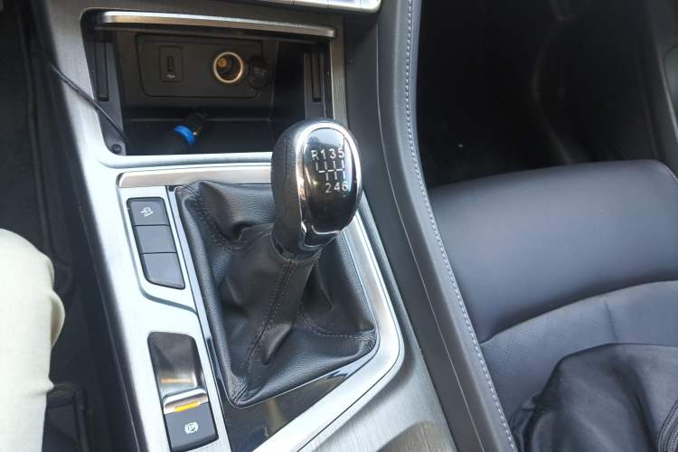 Used CHANGAN CS55PLUS 2020 1.5T Manual Colorful Model Gear Lever