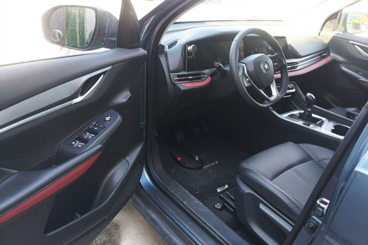 Used CHANGAN CS55PLUS 2020 1.5T Manual Colorful Model Interior 3