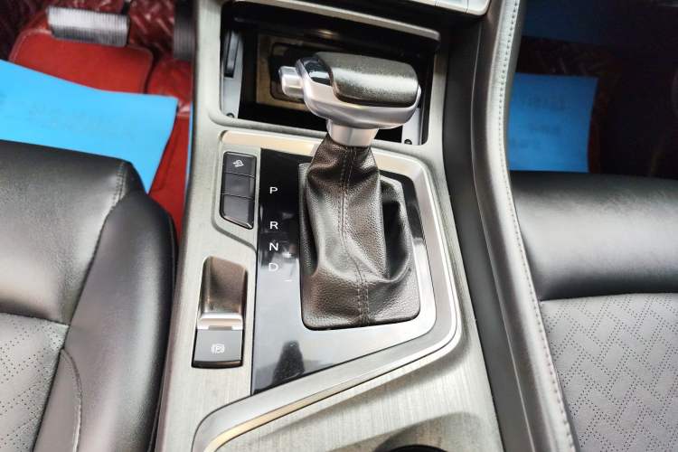 Used CHANGAN CS55PLUS 2020 1.5T Automatic Colorful Model Gear Lever