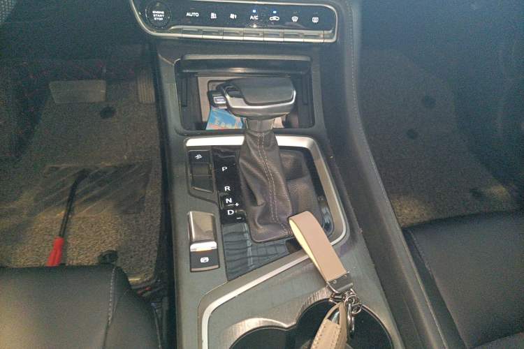 Used CHANGAN CS55PLUS 2020 1.5T Automatic Colorful Model Gear Lever