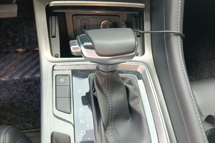 Used CHANGAN CS55PLUS 2020 1.5T Automatic Colorful Model Gear Lever