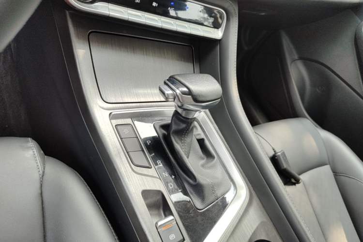 Used CHANGAN CS55PLUS 2020 1.5T Automatic Colorful Model Gear Lever