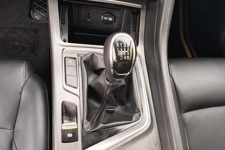 Used CHANGAN CS55PLUS 2020 1.5T Manual Colorful Model Gear Lever