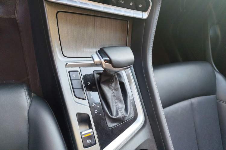 Used CHANGAN CS55PLUS 2020 1.5T Automatic Colorful Model Gear Lever