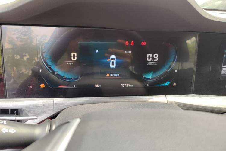 Used CHANGAN CS55PLUS 2020 1.5T Automatic Colorful Model Odometer Close Up