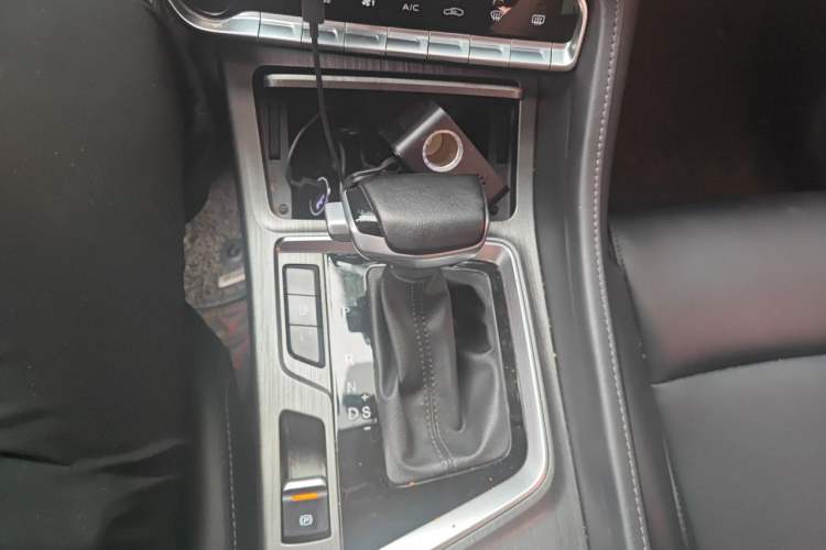 Used CHANGAN CS55PLUS 2020 1.5T Automatic Colorful Model Gear Lever