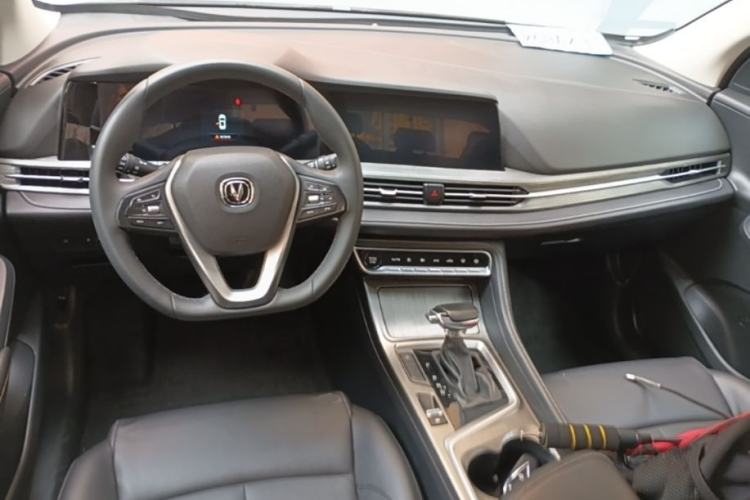 Used CHANGAN CS55PLUS 2020 1.5T Automatic Colorful Model Center Console