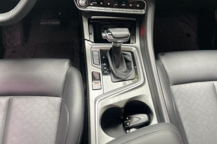 Used CHANGAN CS55PLUS 2020 1.5T Automatic Colorful Model Gear Lever