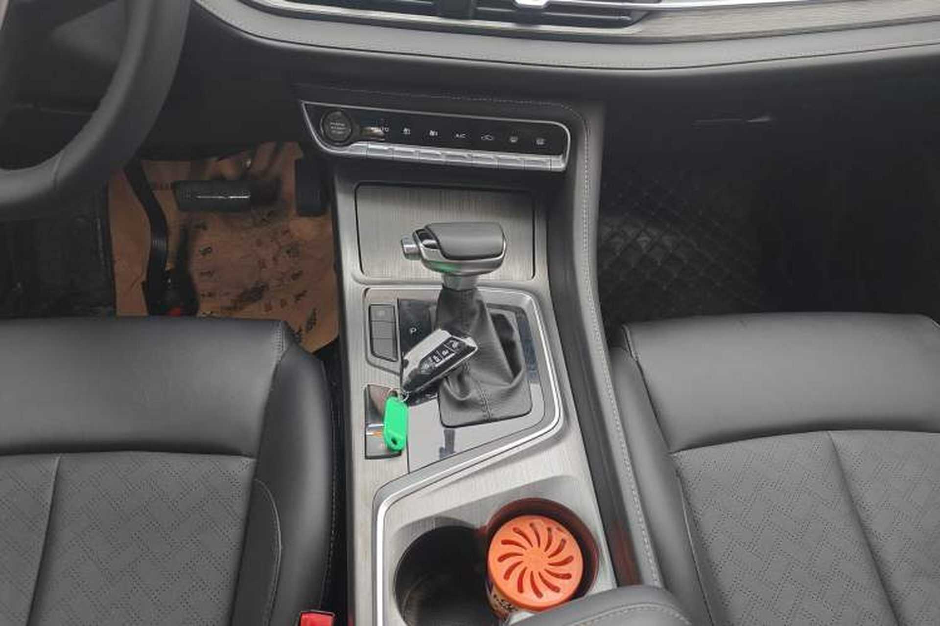 Used CHANGAN CS55PLUS 2020 1.5T Automatic Colorful Model Gear Lever