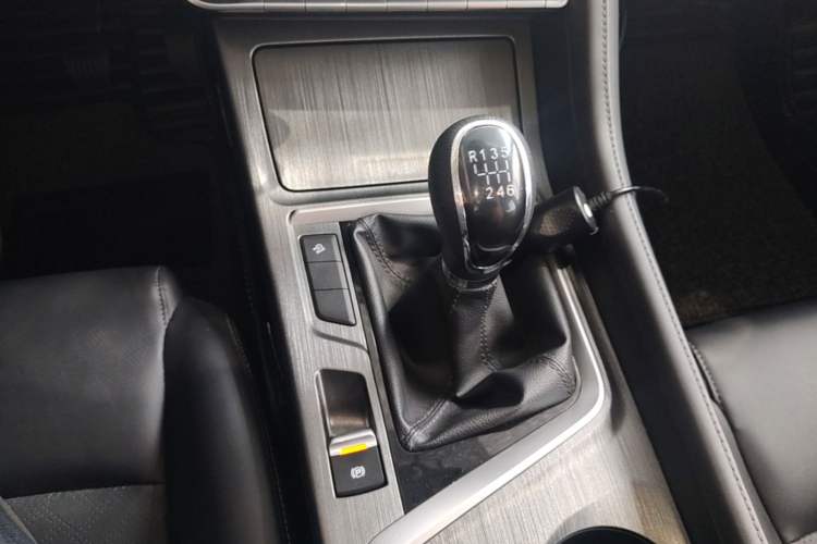 Used CHANGAN CS55PLUS 2020 1.5T Manual Colorful Model Gear Lever