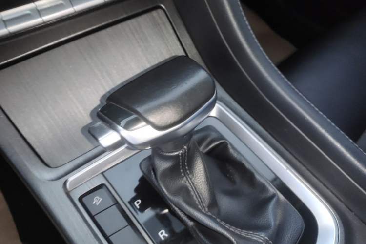 Used CHANGAN CS55PLUS 2020 1.5T Automatic Colorful Model Gear Lever