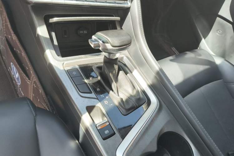 Used CHANGAN CS55PLUS 2020 1.5T Automatic Colorful Model Gear Lever