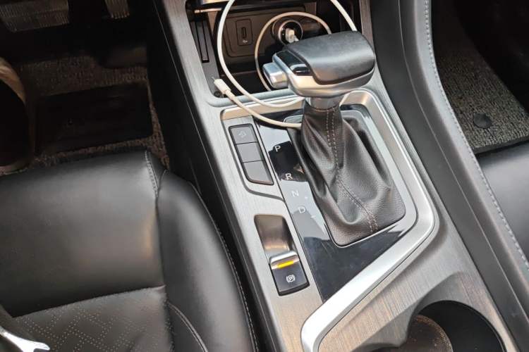 Used CHANGAN CS55PLUS 2020 1.5T Automatic Colorful Model Gear Lever