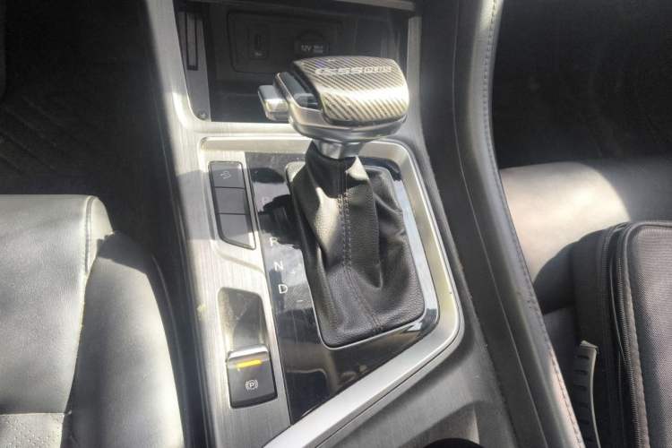 Used CHANGAN CS55PLUS 2020 1.5T Automatic Colorful Model Gear Lever