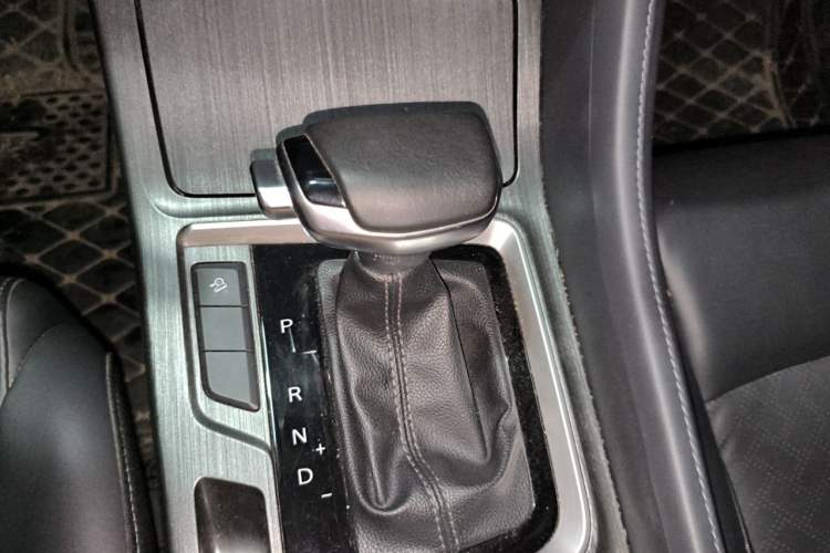 Used CHANGAN CS55PLUS 2020 1.5T Automatic Colorful Model Gear Lever