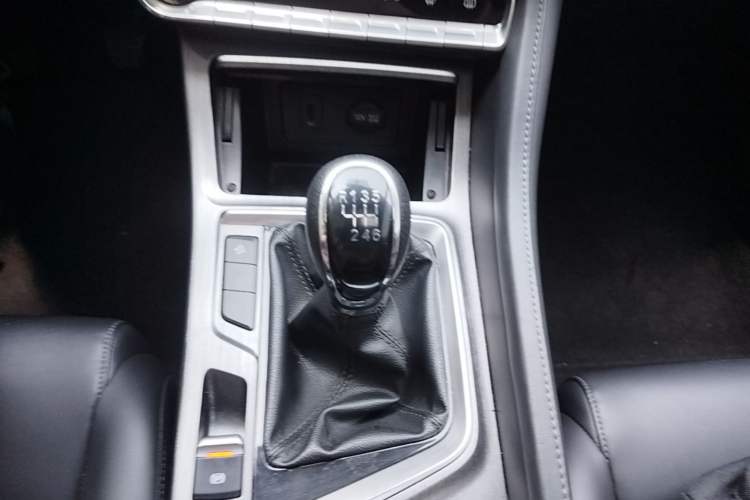 Used CHANGAN CS55PLUS 2020 1.5T Manual Colorful Model Gear Lever