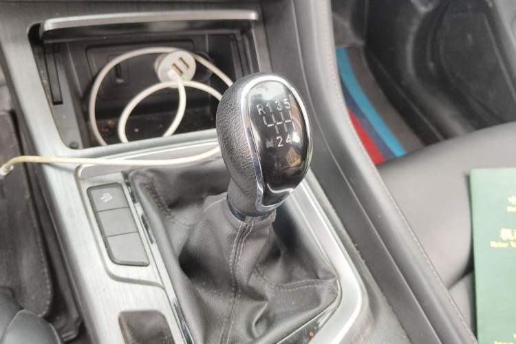Used CHANGAN CS55PLUS 2020 1.5T Manual Colorful Model Gear Lever