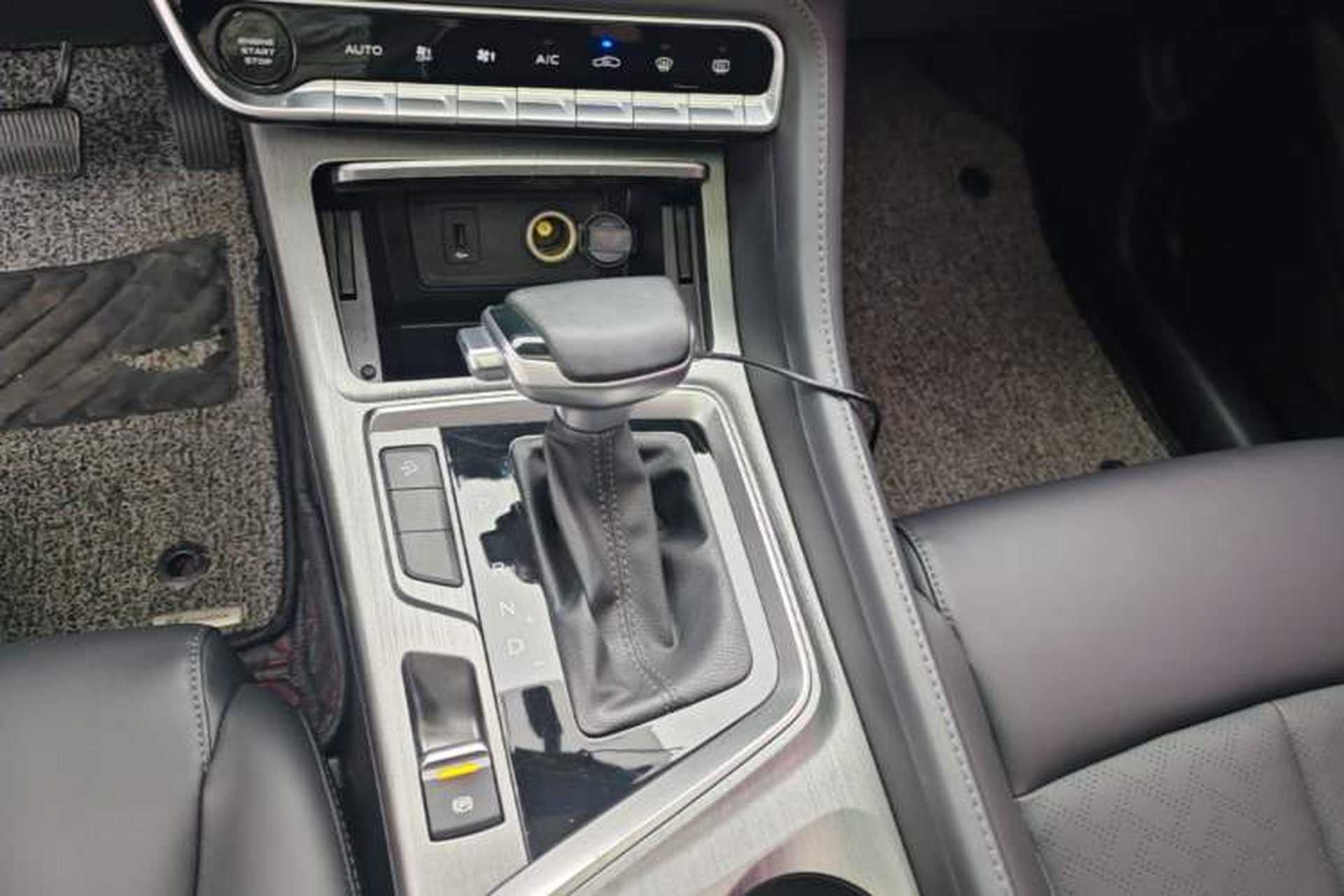 Used CHANGAN CS55PLUS 2020 1.5T Automatic Colorful Model Gear Lever