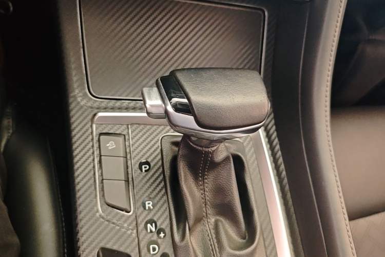 Used CHANGAN CS55PLUS 2020 1.5T Automatic Colorful Model Gear Lever