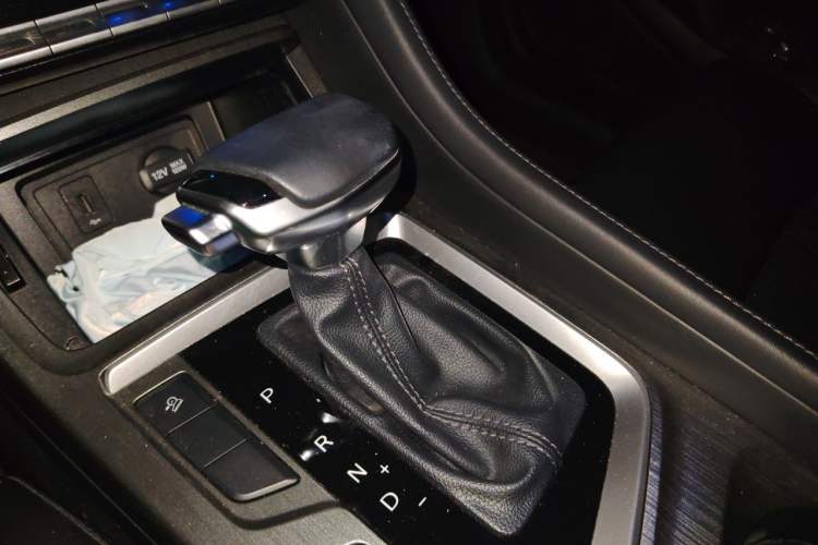 Used CHANGAN CS55PLUS 2020 1.5T Automatic Colorful Model Gear Lever