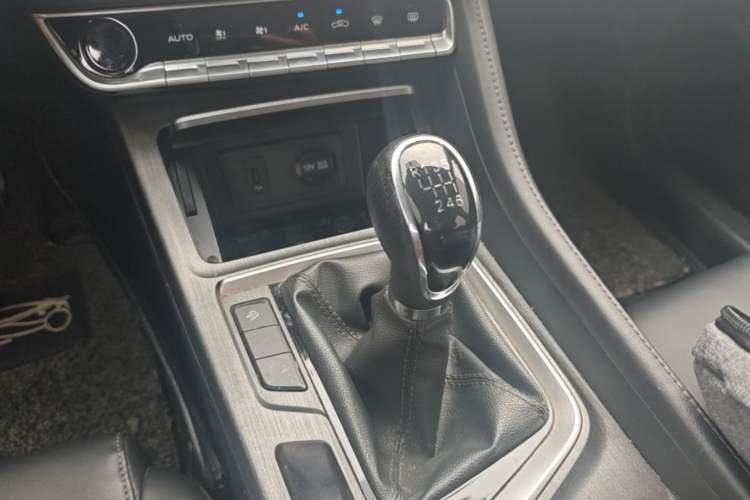 Used CHANGAN CS55PLUS 2020 1.5T Manual Colorful Model Gear Lever