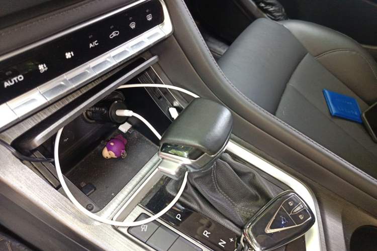 Used CHANGAN CS55PLUS 2020 1.5T Automatic Colorful Model Gear Lever