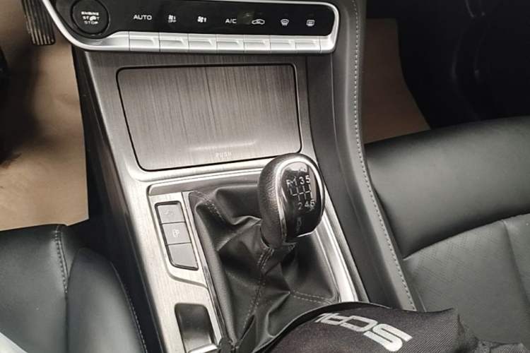 Used CHANGAN CS55PLUS 2020 1.5T Manual Xuan Dong Model Gear Lever