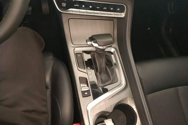 Used CHANGAN CS55PLUS 2020 1.5T Automatic Colorful Model Gear Lever