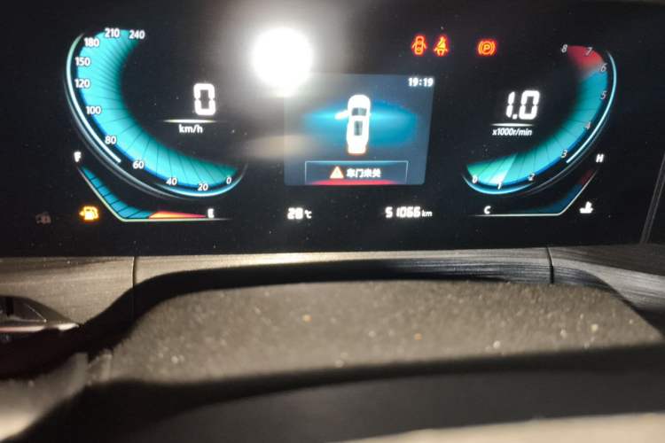 Used CHANGAN CS55PLUS 2020 1.5T Automatic Colorful Model Odometer Close Up