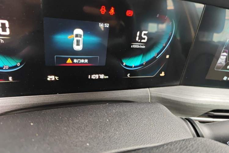 Used CHANGAN CS55PLUS 2020 1.5T Manual Colorful Model Odometer Close Up