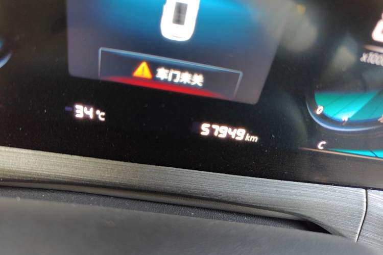 Used CHANGAN CS55PLUS 2020 1.5T Automatic Colorful Model Odometer Close Up