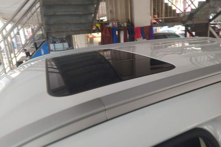Used CHANGAN CS55PLUS 2020 1.5T Manual Colorful Model Roof