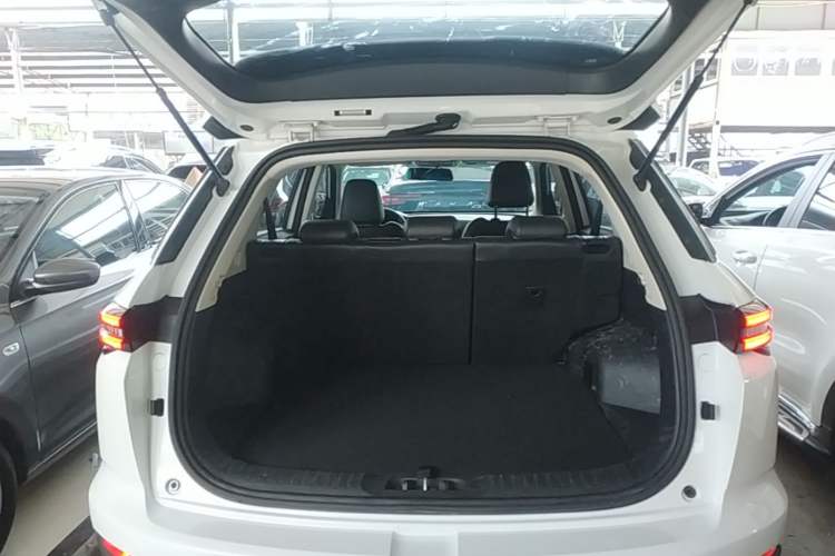 Used CHANGAN CS55PLUS 2020 1.5T Automatic Colorful Model Trunk