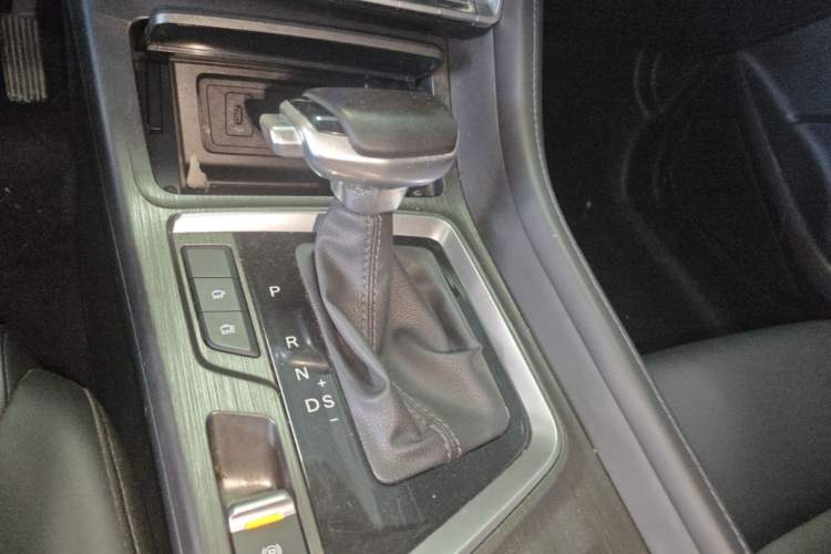Used CHANGAN CS55PLUS 2021 Blue Whale Edition 1.5T DCT Prestige Model Gear Lever