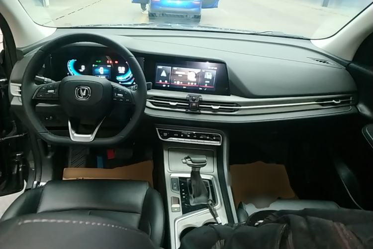 Used CHANGAN CS55PLUS 2021 Blue Whale Edition 1.5T DCT Prestige Model Center Console