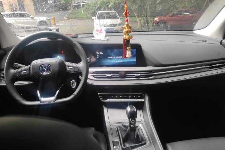 Used CHANGAN CS55PLUS 2021 Blue Whale Edition 1.5T Manual Luxury Model Center Console