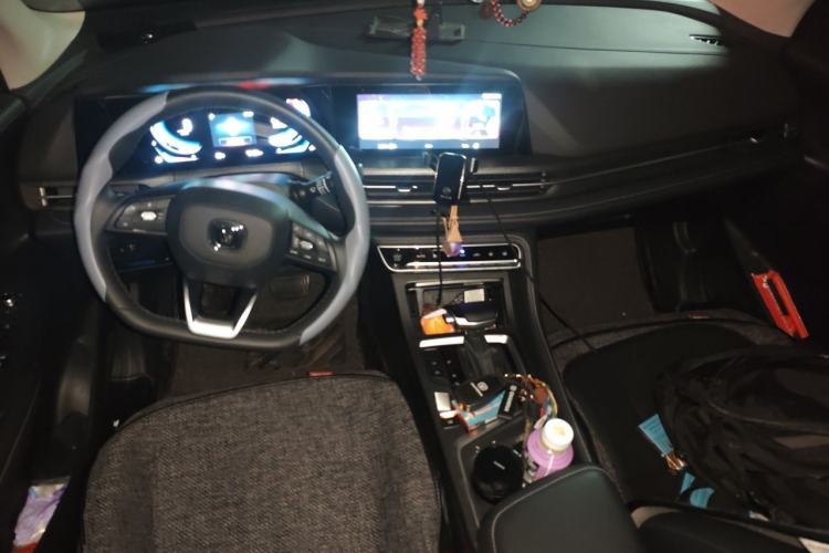 Used CHANGAN CS55PLUS 2021 Blue Whale Edition 1.5T DCT Prestige Model Center Console